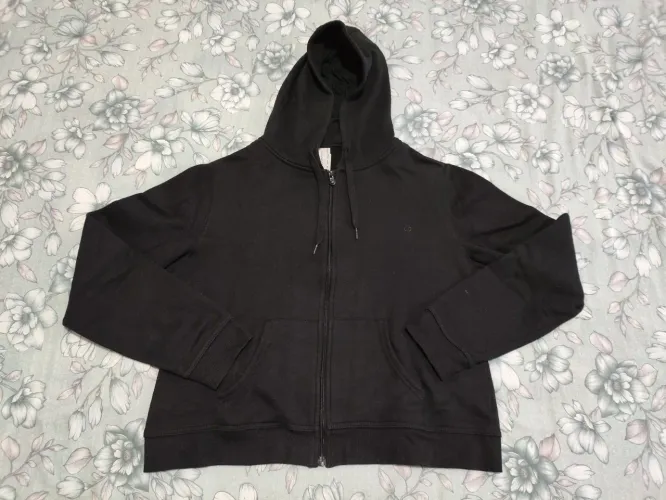 Jaqueta moletom feminino preto com capuz
