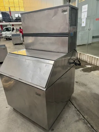 Máquina de gelo 150kg Everest