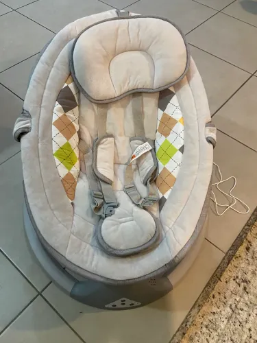 Cadeira descanso e balanco elétrica