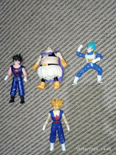 Coleção de Miniaturas Dragon Ball Z 04 peças.