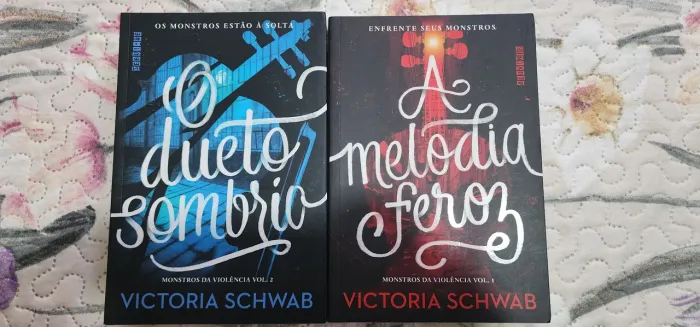 Livro Duologia A Melodia Feroz e O Dueto Sombrio de V. Schwab