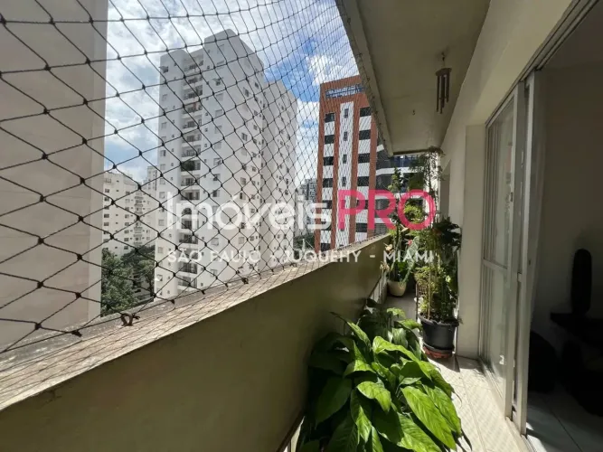 Apartamento à venda com 100 m² em Moema.