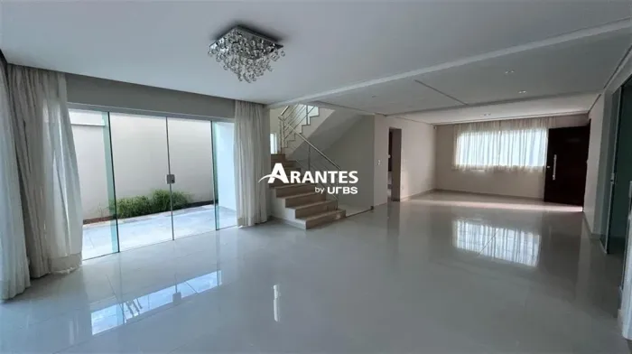 Sobrado com 373m² 3 quartos à venda no bairro Santa Mônica