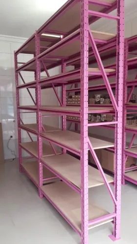 Prateleiras resistentes para uso contínuo