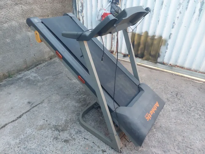 Vendo troco uma esteira ergometrica athetic 520 E E em ótimo estado de conservação