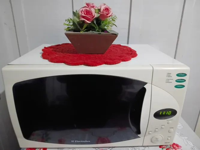 Microondas Electrolux 27lts 110v impecável entrego testo aceito pix na entrega
