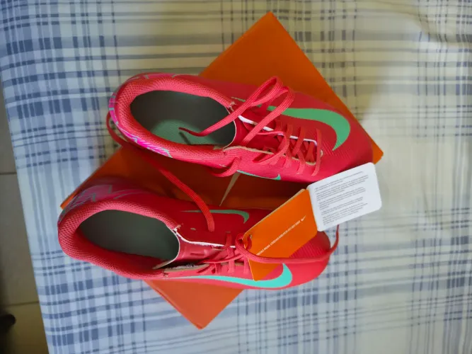 VENDO CHUTEIRA NUMERO 40, NIKE, NOVA.