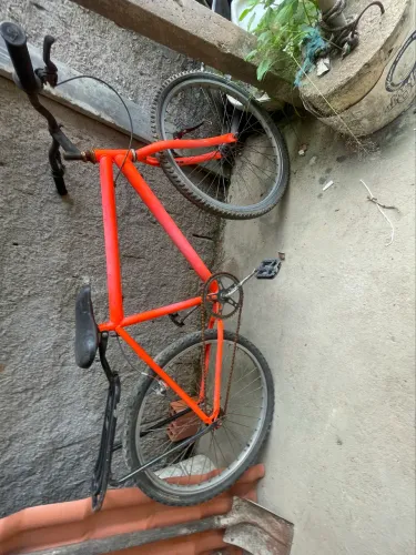 Vendo bicicleta, precisa ser arrumada! 350 pra vim buscar