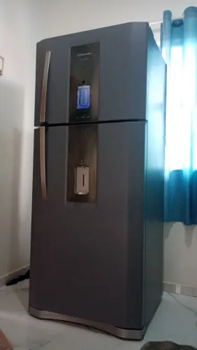 Geladeira Electrolux Frost Free semi nova 630 litros