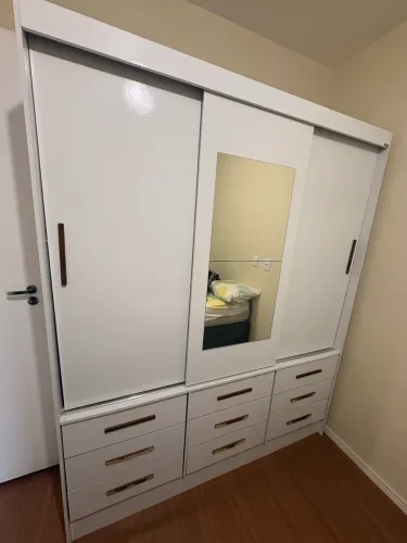 Guarda roupa novinho 
