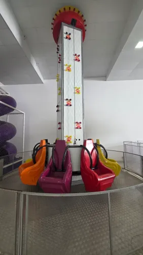 Torre giratória de 6 metros e 8 lugares para Buffet Infantil
