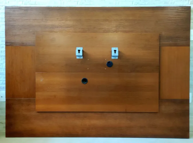 Painel de madeira para TV