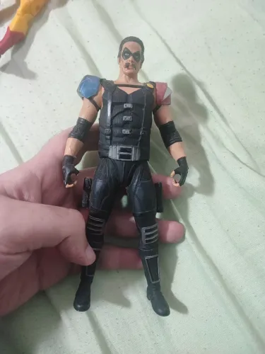 Boneco DC comediante sem armas