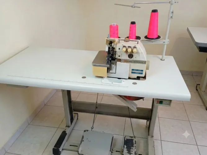 Máquina costura Overloque Industrial 700,00