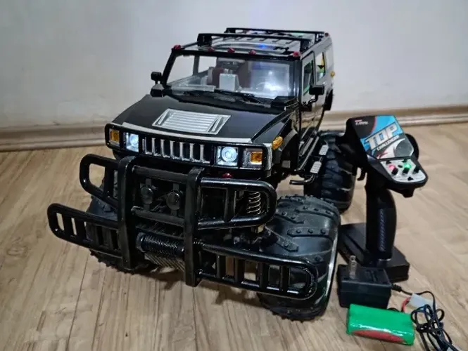 HUMMER  controle remoto 50 CM abre portas e som bluetooth no controle (convertido para au