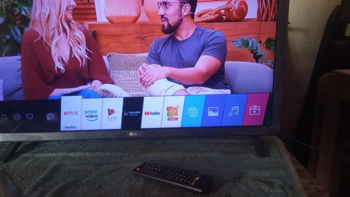 Vende-se uma TV LG 32 polegadas smart tudo funcionando