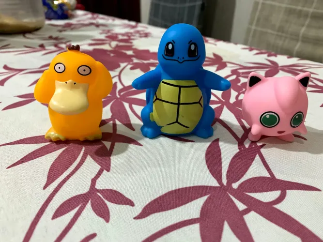 Pokémon 40 reais pelos 3 bonecos juntos 