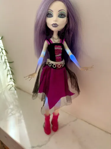 Boneca Monster High Spectra Vondergeist Ghouls' Alive! (Luzes Apavorantes)