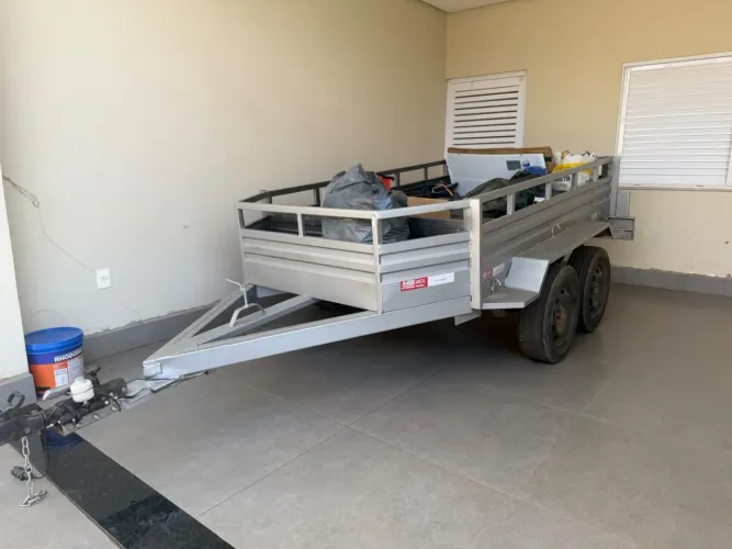 Carretinha trucada reforçada com freio