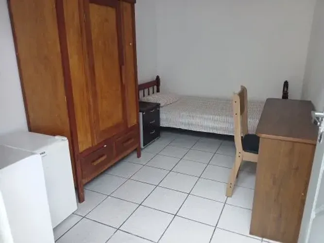 Quartos mobiliados para Homens