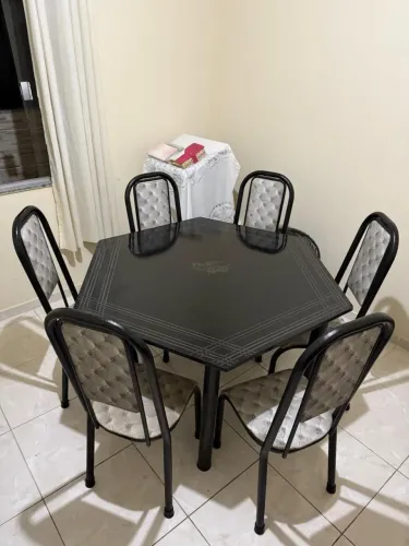 Vendo mesa 6 cadeiras 