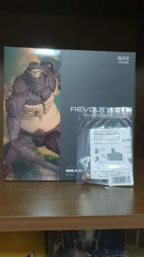 Revoltech Titã Bestial
