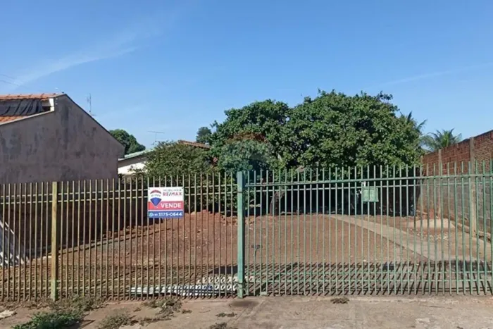 TERRENO PARA INVESTIMENTO DE 12 X 40 m2 em excelente área