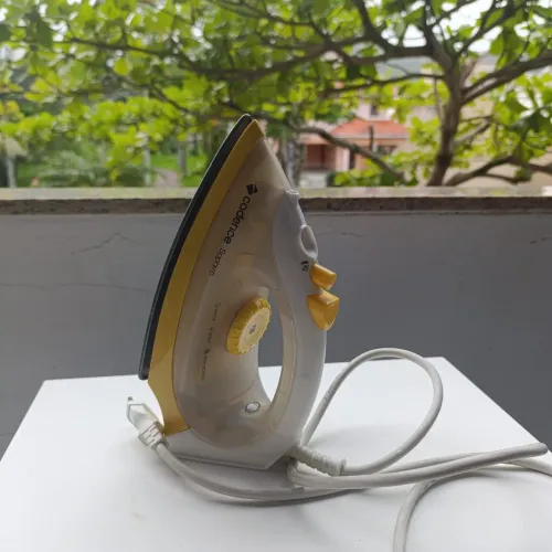 Ferro de passar roupas Cadence Saphiro