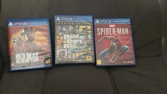 PS4 , controle original+3 jogos bons.