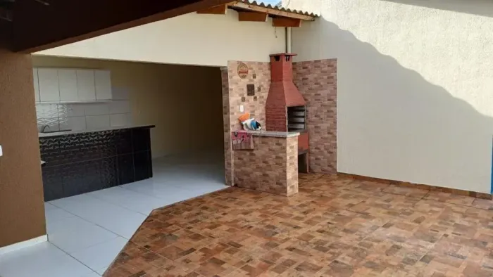 Casa a venda no Condomínio Lagoa Azul topázio com área gourmet no quintal