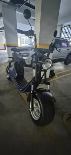 Scooter elétrica semi nova