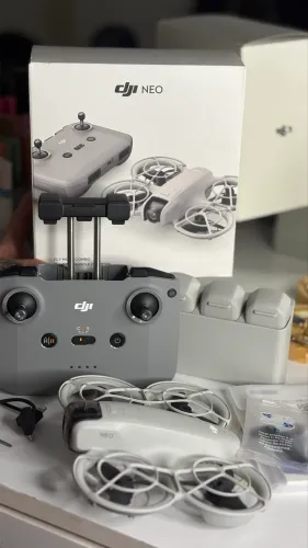 Drone DJI Neo + 3 baterias e carregador + controle RCN3 e acessórios 
