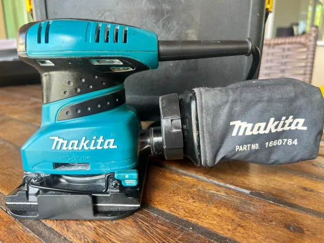 Lixadeira Orbital Makita - 200w