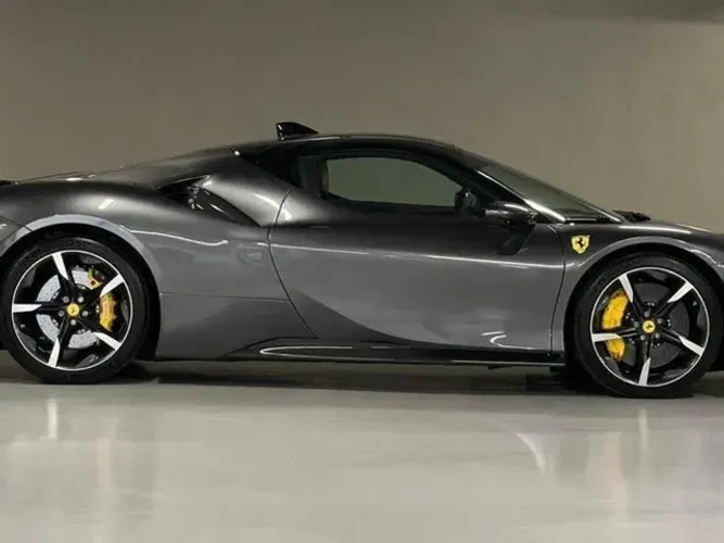 Ferrari SF 90 Stradale 4.0 V8 Bi-turbo (híbrido) 2021