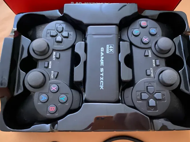 Console Retro 4K Game Stick + 2 Comandos Sem Fios | Mais de 10.000 Jogos