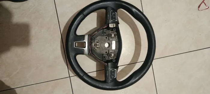 Volante Volkswagen Jetta, Gol, Saveiro, Fox, Voyage com comando do lado esquerdo e direito