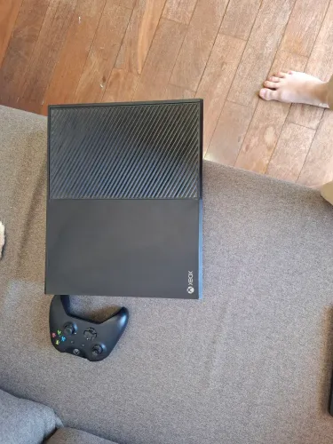 Xbox One 500GB + controle + cabos, funcionando