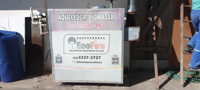 Caldeira para aquecimento de água Ecofire por biomassa (lenha e/ou briquetes).