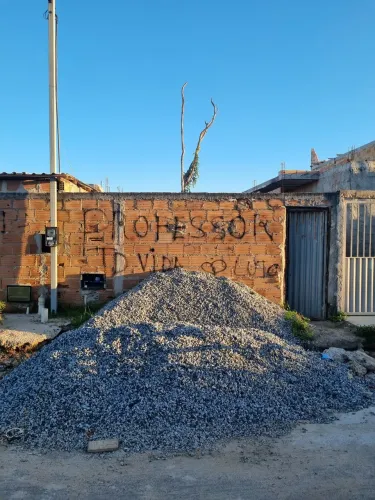 Terreno em construção 