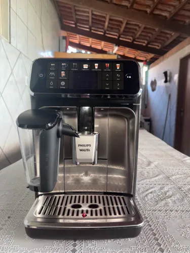 CAFETEIRA PHILIPS SUPERAUTOMÁTICA COM DISPLAY