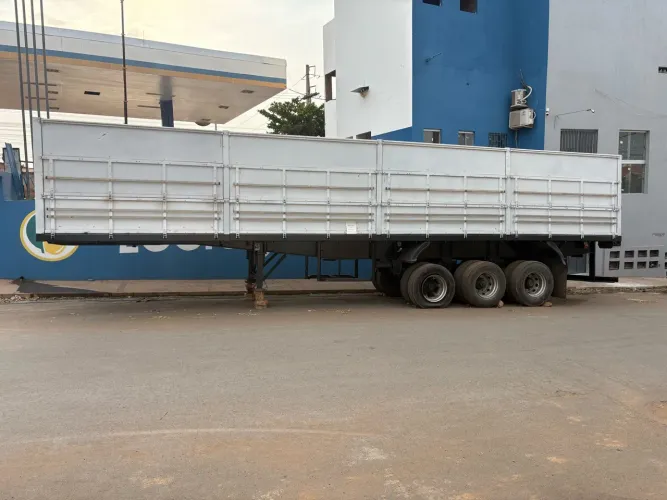 Carreta graneleira