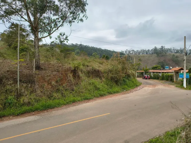 TERRENO 47.293m2 BAIRRO TORREÕES NA ENTRADA DO BAIRRO ACESSO 100% ASFALTADO FRENTE RUA