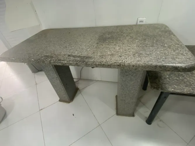 Mesas de granito.
