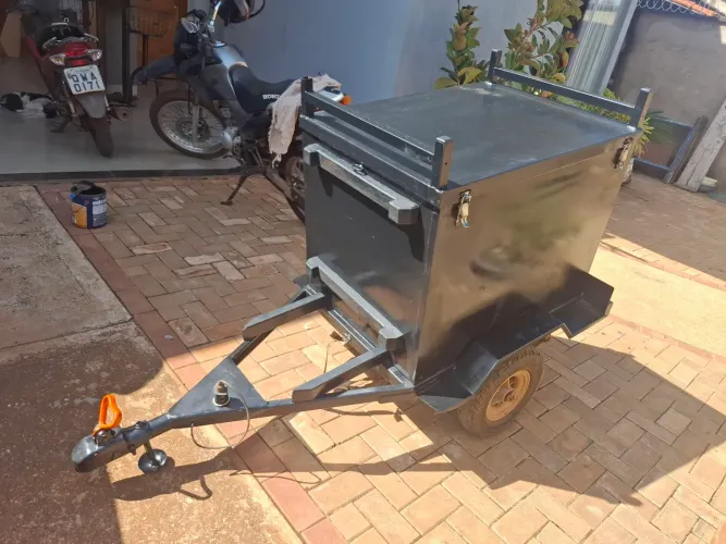 Carretinha baú para motos