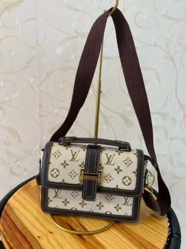 Bolsa Baú Louis Vuitton Feminina de Ombros - Confecção Luxo 
