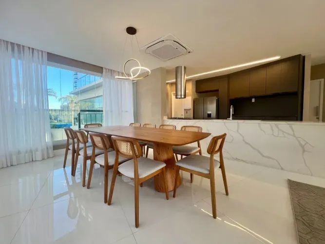 Apartamento Reformado | 147m² | 4 Quartos | Posto 6  Barra da Tijuca