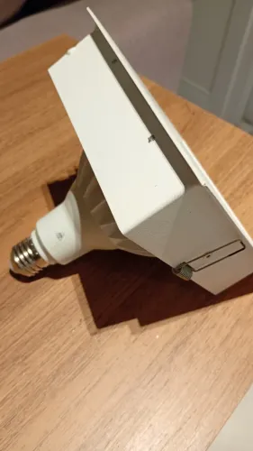48,00 a unidade de 12 Luminárias Led PAR 38 com lâmpada 20w branco quente 1200 lumens.