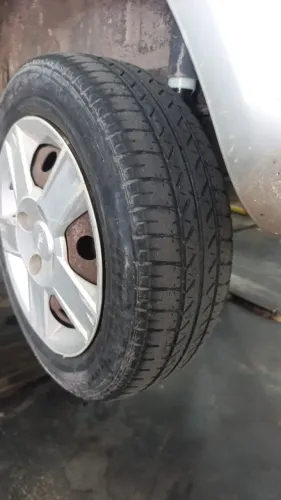 Vendo Quatro Pneus 175/65 R14 Meia Vida (Leia)