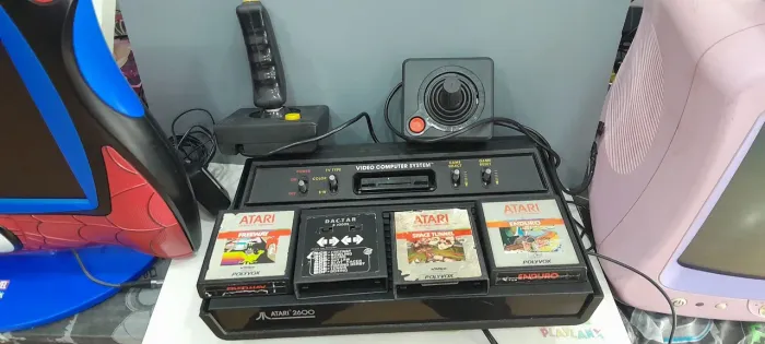 Atari 2600 + 6 cartuchos
