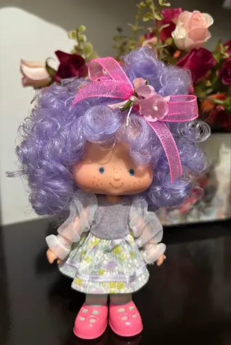 Boneca moranguinho Violetinha